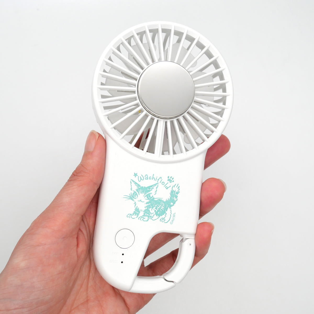 カラビナペルチェファン 狙う猫